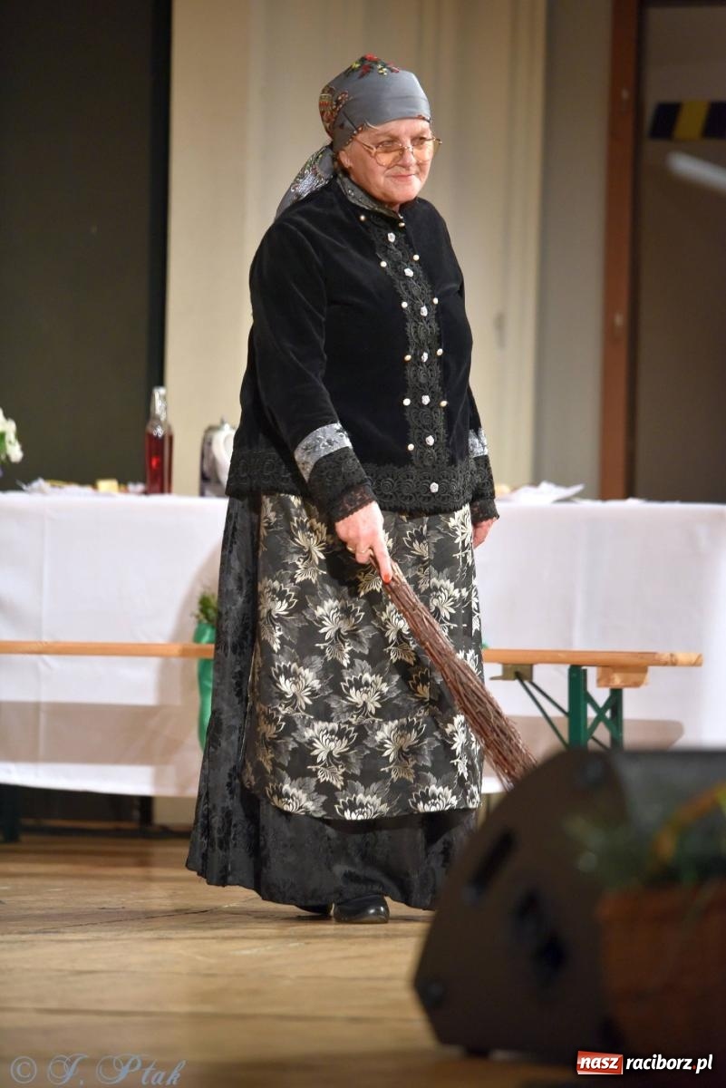 Zdjęcie w galerii na portalu naszraciborz.pl: Źródło wystawiło w RCK Wesele śląskie. Piękne widowisko pełne folkloru [FOTO i WIDEO] wiadomości z regionu