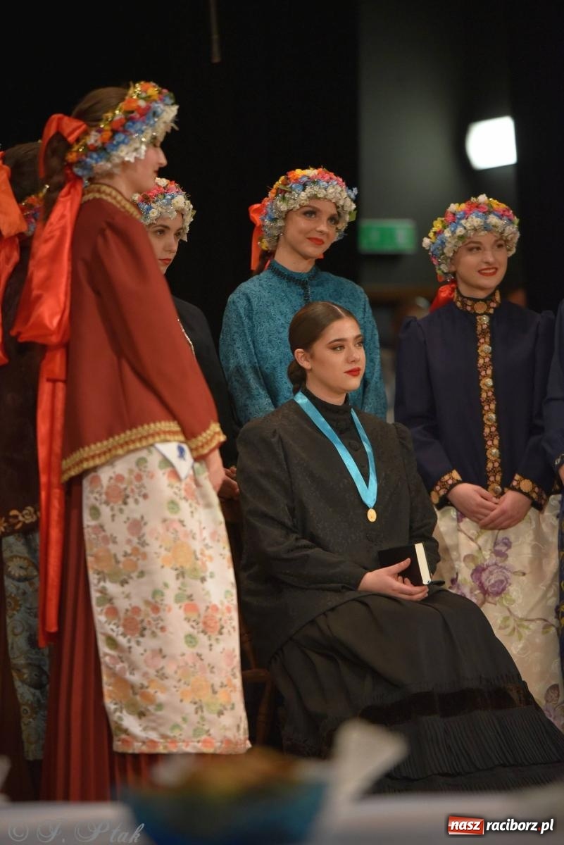 Zdjęcie w galerii na portalu naszraciborz.pl: Źródło wystawiło w RCK Wesele śląskie. Piękne widowisko pełne folkloru [FOTO i WIDEO] wiadomości z regionu