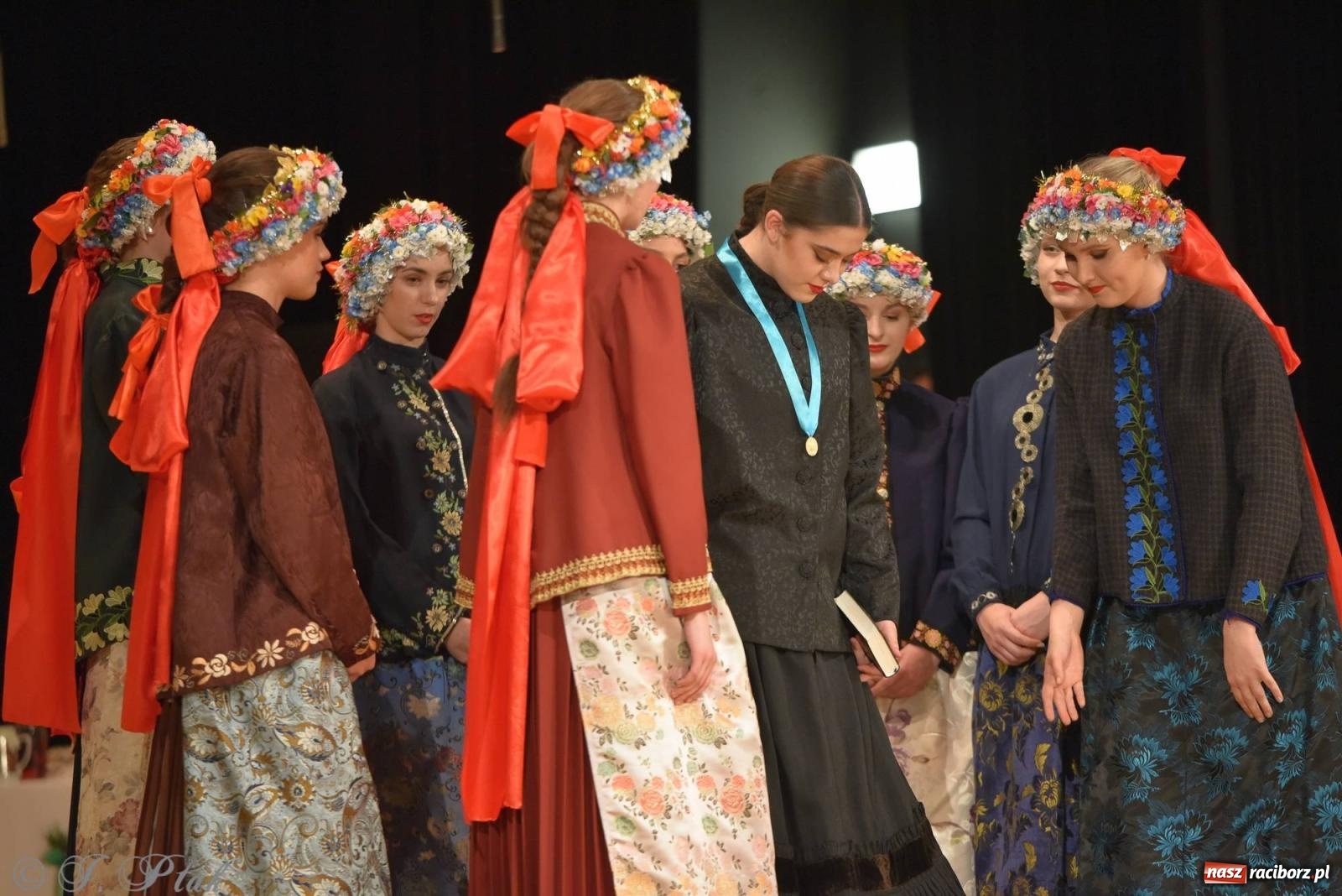Zdjęcie w galerii na portalu naszraciborz.pl: Źródło wystawiło w RCK Wesele śląskie. Piękne widowisko pełne folkloru [FOTO i WIDEO] wiadomości z regionu