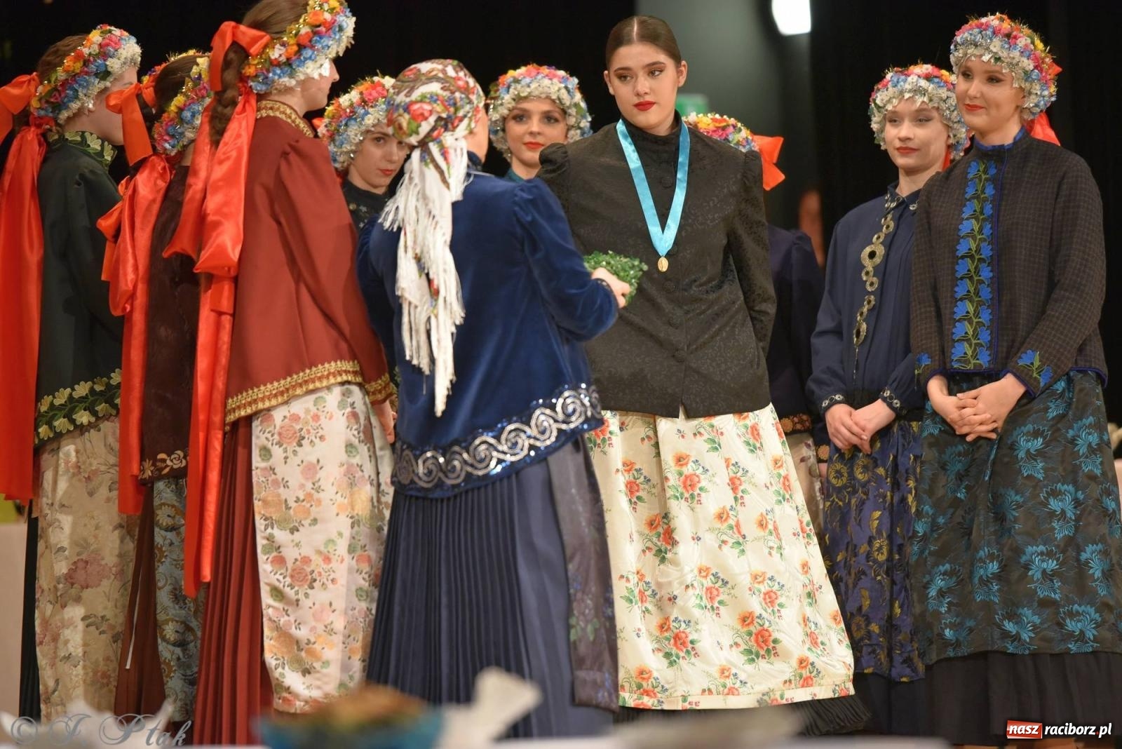 Zdjęcie w galerii na portalu naszraciborz.pl: Źródło wystawiło w RCK Wesele śląskie. Piękne widowisko pełne folkloru [FOTO i WIDEO] wiadomości z regionu