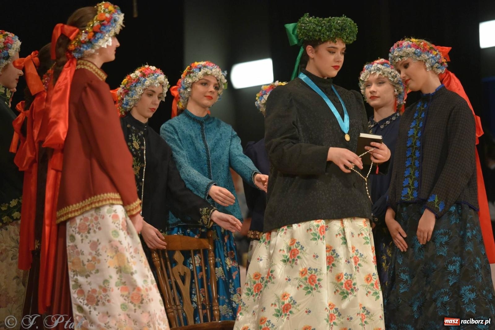 Zdjęcie w galerii na portalu naszraciborz.pl: Źródło wystawiło w RCK Wesele śląskie. Piękne widowisko pełne folkloru [FOTO i WIDEO] wiadomości z regionu