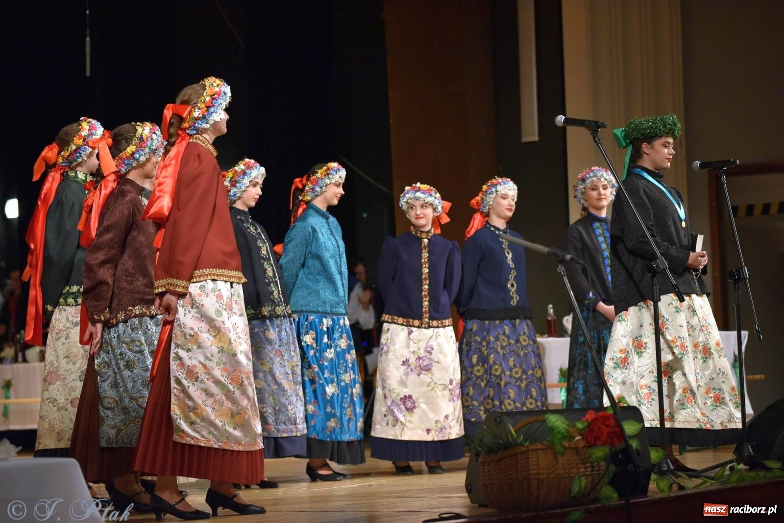 Zdjęcie w galerii na portalu naszraciborz.pl: Źródło wystawiło w RCK Wesele śląskie. Piękne widowisko pełne folkloru [FOTO i WIDEO] wiadomości z regionu