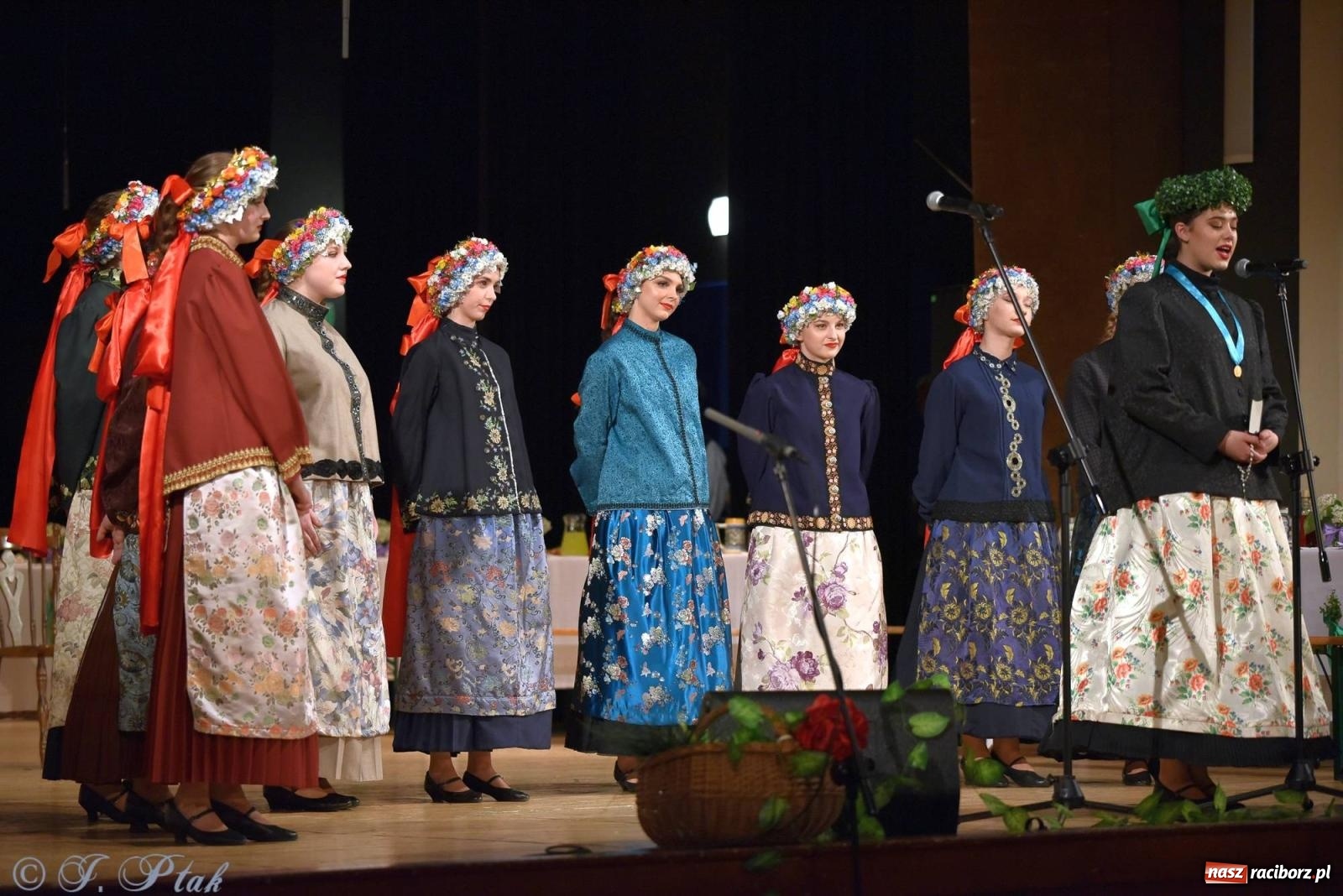 Zdjęcie w galerii na portalu naszraciborz.pl: Źródło wystawiło w RCK Wesele śląskie. Piękne widowisko pełne folkloru [FOTO i WIDEO] wiadomości z regionu