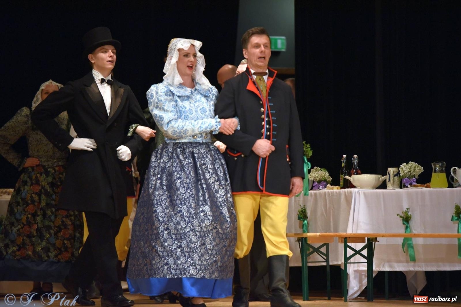 Zdjęcie w galerii na portalu naszraciborz.pl: Źródło wystawiło w RCK Wesele śląskie. Piękne widowisko pełne folkloru [FOTO i WIDEO] wiadomości z regionu