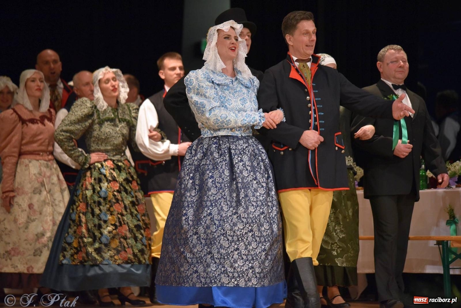 Zdjęcie w galerii na portalu naszraciborz.pl: Źródło wystawiło w RCK Wesele śląskie. Piękne widowisko pełne folkloru [FOTO i WIDEO] wiadomości z regionu