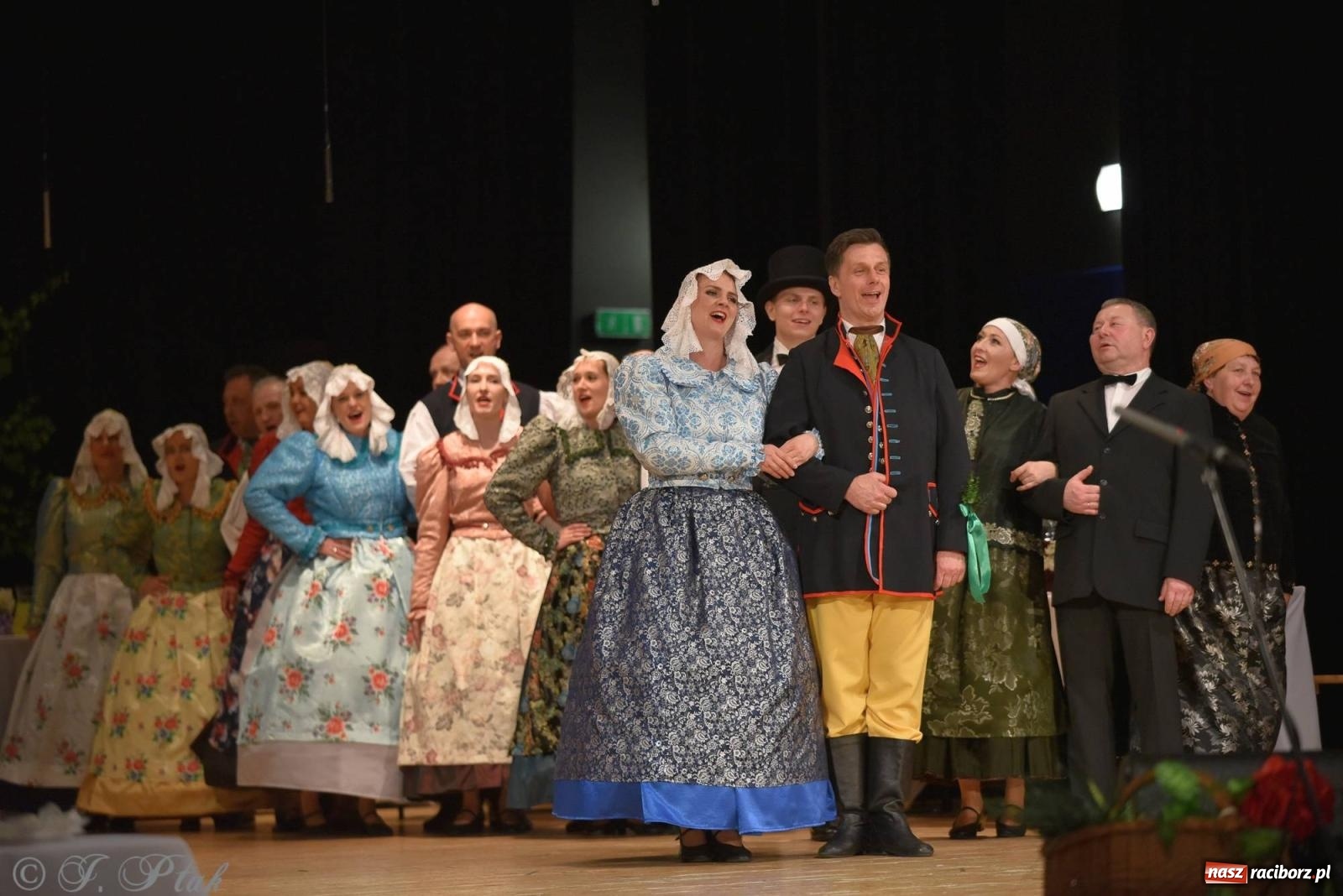 Zdjęcie w galerii na portalu naszraciborz.pl: Źródło wystawiło w RCK Wesele śląskie. Piękne widowisko pełne folkloru [FOTO i WIDEO] wiadomości z regionu