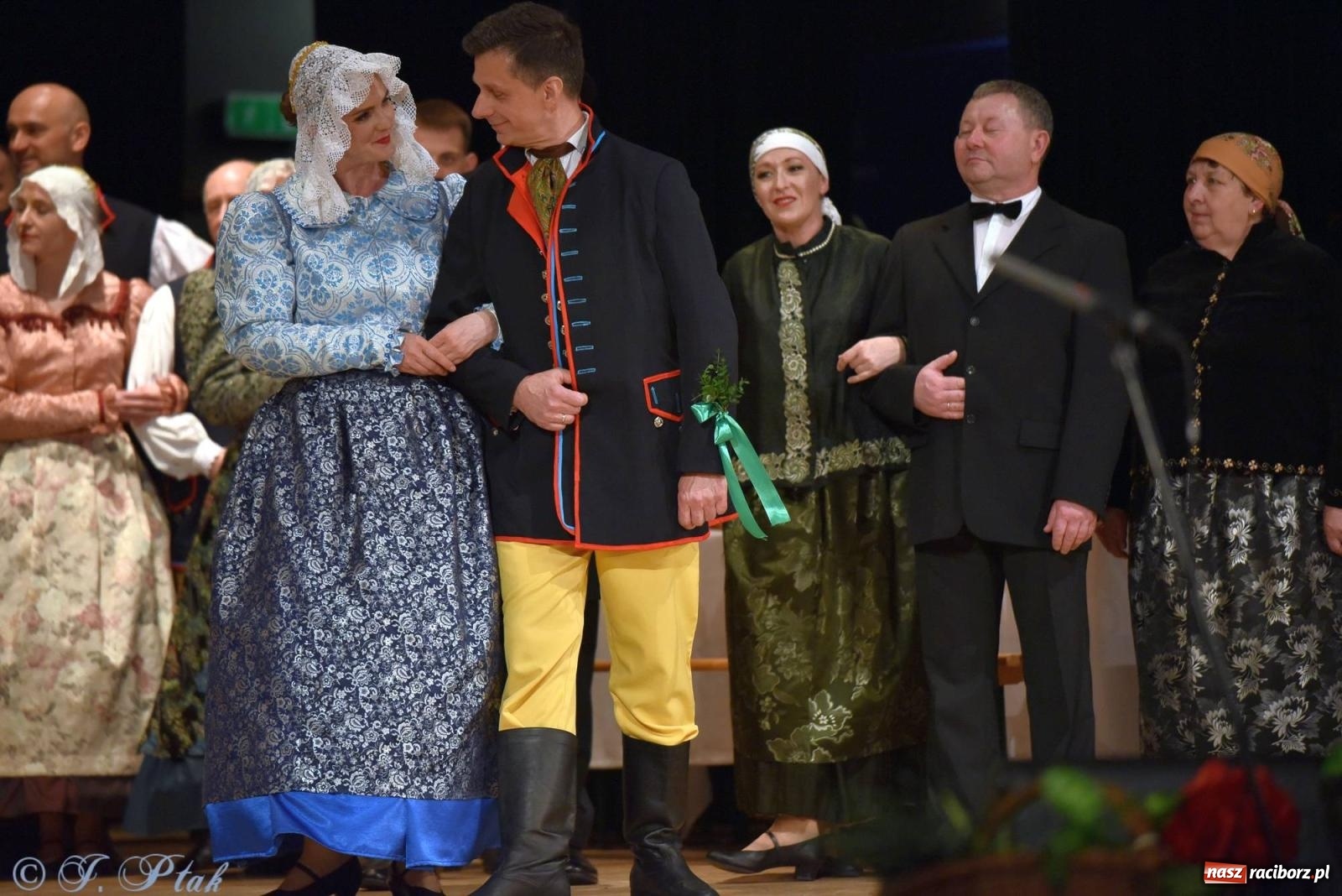 Zdjęcie w galerii na portalu naszraciborz.pl: Źródło wystawiło w RCK Wesele śląskie. Piękne widowisko pełne folkloru [FOTO i WIDEO] wiadomości z regionu