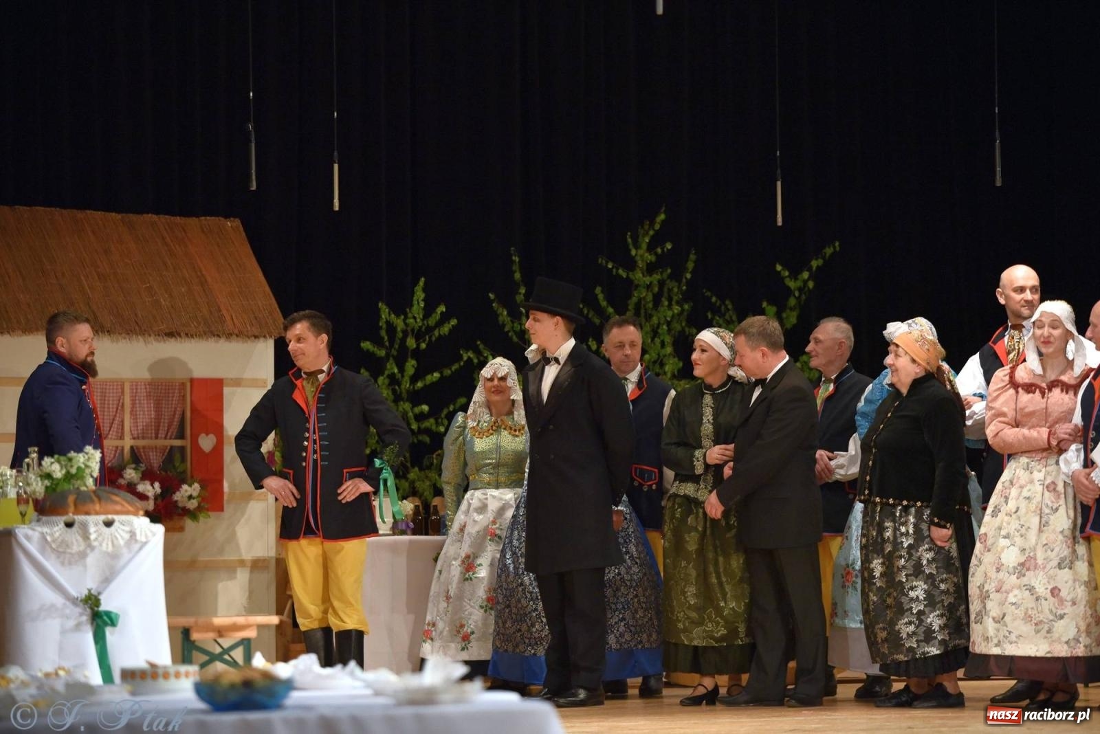 Zdjęcie w galerii na portalu naszraciborz.pl: Źródło wystawiło w RCK Wesele śląskie. Piękne widowisko pełne folkloru [FOTO i WIDEO] wiadomości z regionu