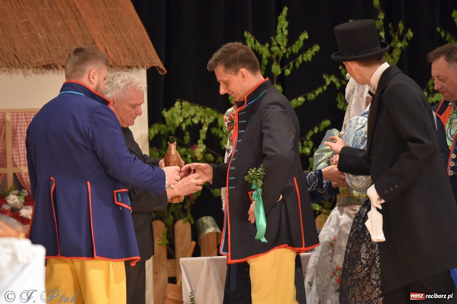 Zdjęcie w galerii na portalu naszraciborz.pl: Źródło wystawiło w RCK Wesele śląskie. Piękne widowisko pełne folkloru [FOTO i WIDEO] wiadomości z regionu