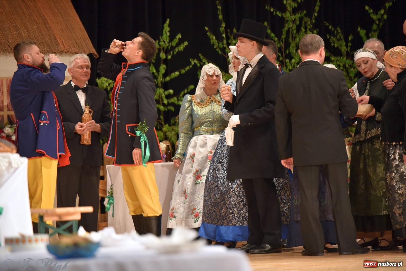 Zdjęcie w galerii na portalu naszraciborz.pl: Źródło wystawiło w RCK Wesele śląskie. Piękne widowisko pełne folkloru [FOTO i WIDEO] wiadomości z regionu