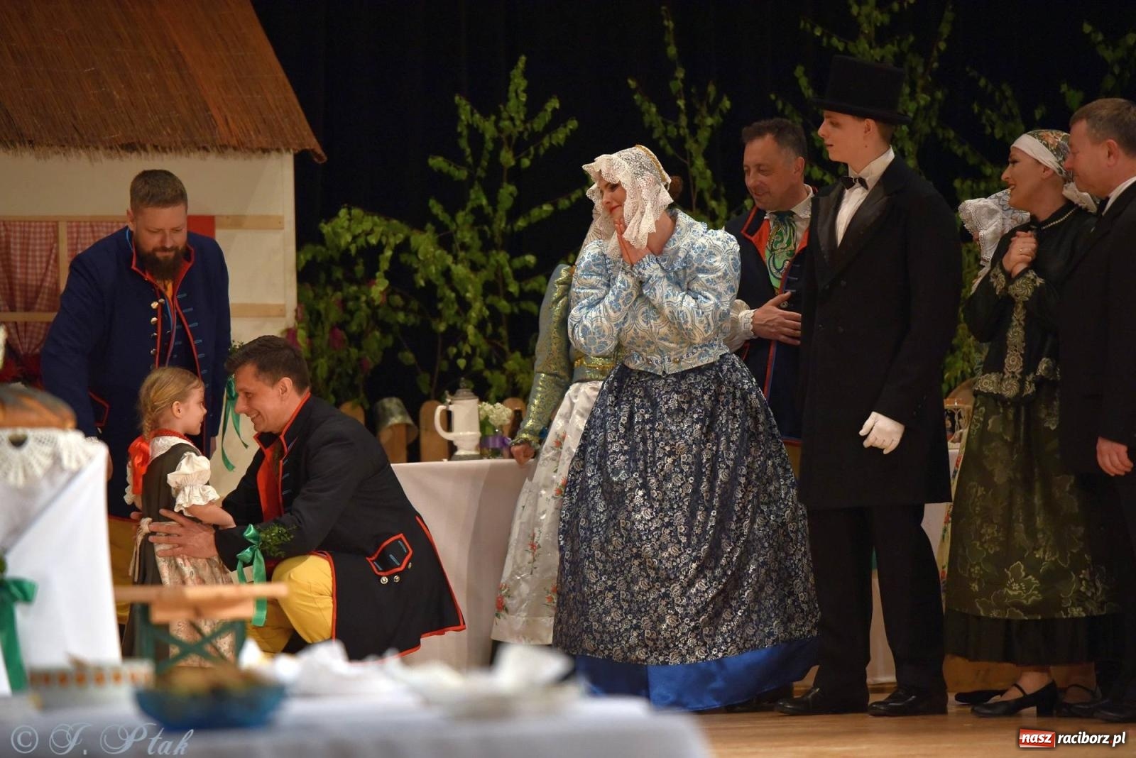 Zdjęcie w galerii na portalu naszraciborz.pl: Źródło wystawiło w RCK Wesele śląskie. Piękne widowisko pełne folkloru [FOTO i WIDEO] wiadomości z regionu