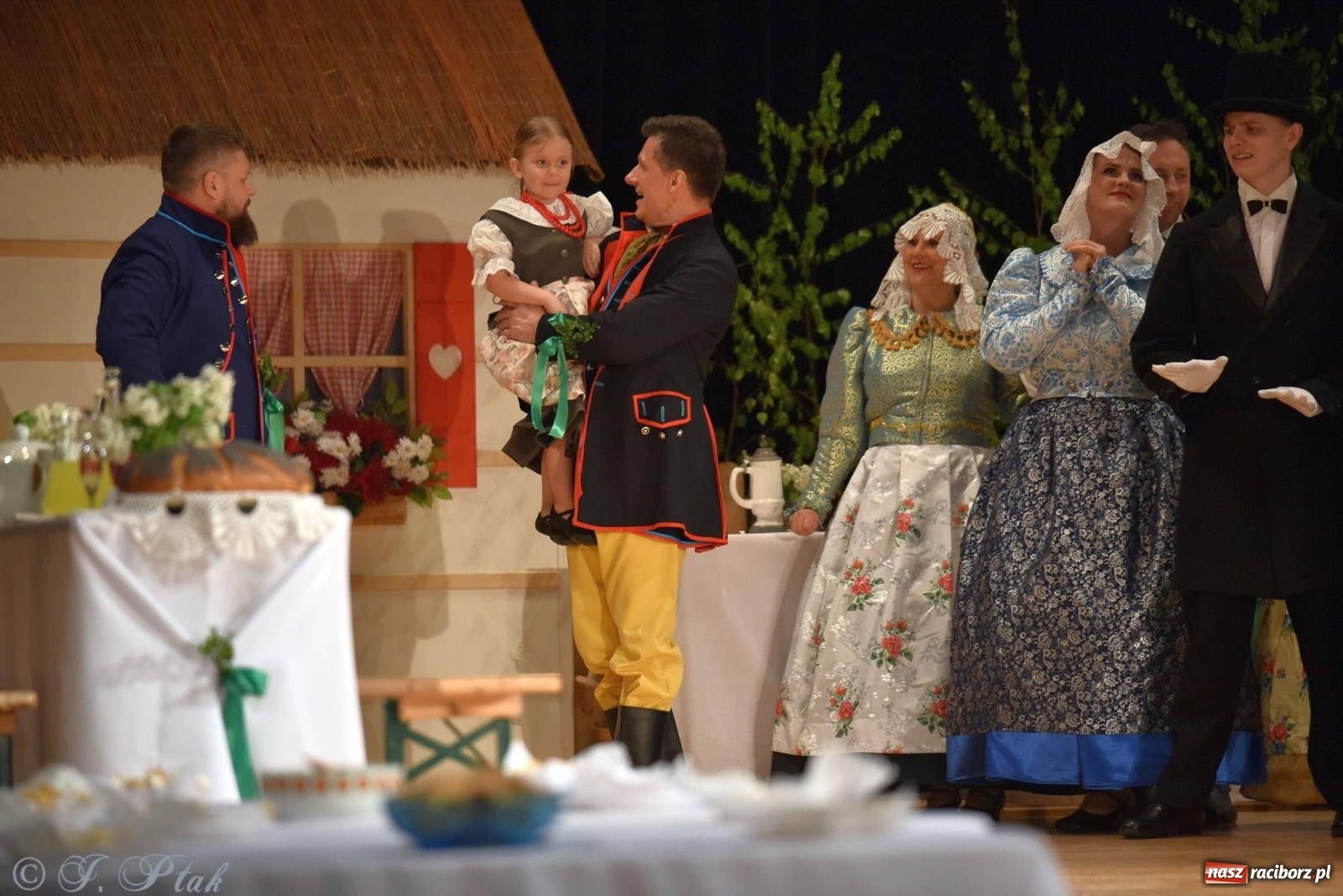 Zdjęcie w galerii na portalu naszraciborz.pl: Źródło wystawiło w RCK Wesele śląskie. Piękne widowisko pełne folkloru [FOTO i WIDEO] wiadomości z regionu