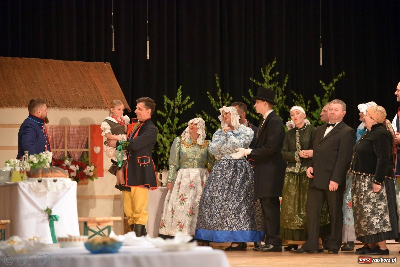 Zdjęcie w galerii na portalu naszraciborz.pl: Źródło wystawiło w RCK Wesele śląskie. Piękne widowisko pełne folkloru [FOTO i WIDEO] wiadomości z regionu