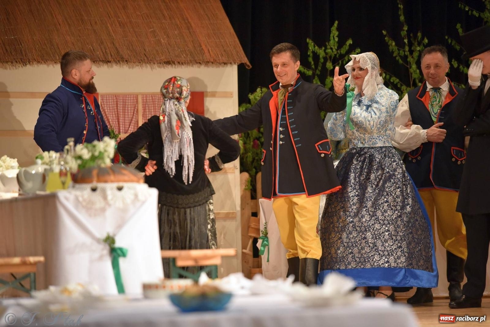 Zdjęcie w galerii na portalu naszraciborz.pl: Źródło wystawiło w RCK Wesele śląskie. Piękne widowisko pełne folkloru [FOTO i WIDEO] wiadomości z regionu