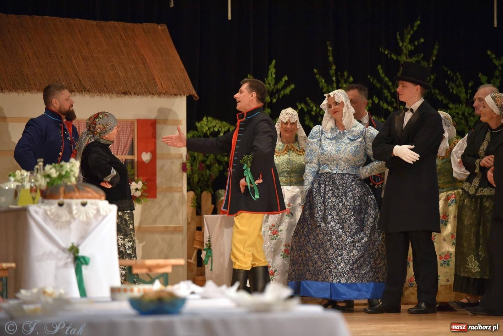 Zdjęcie w galerii na portalu naszraciborz.pl: Źródło wystawiło w RCK Wesele śląskie. Piękne widowisko pełne folkloru [FOTO i WIDEO] wiadomości z regionu