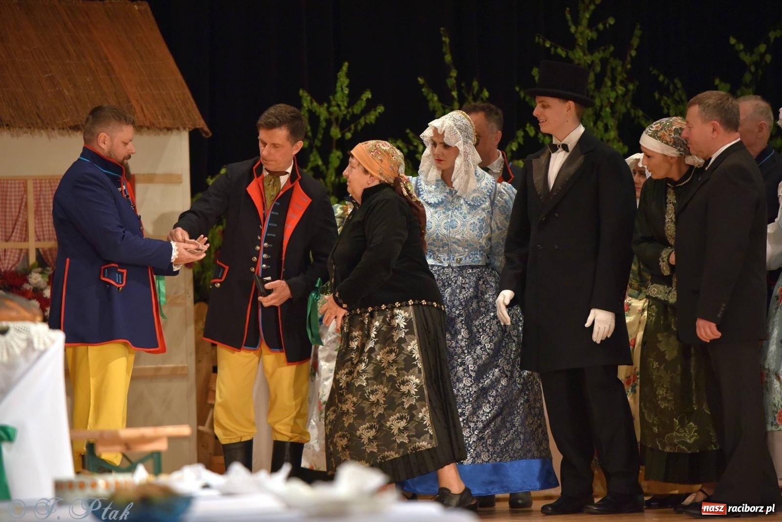 Zdjęcie w galerii na portalu naszraciborz.pl: Źródło wystawiło w RCK Wesele śląskie. Piękne widowisko pełne folkloru [FOTO i WIDEO] wiadomości z regionu