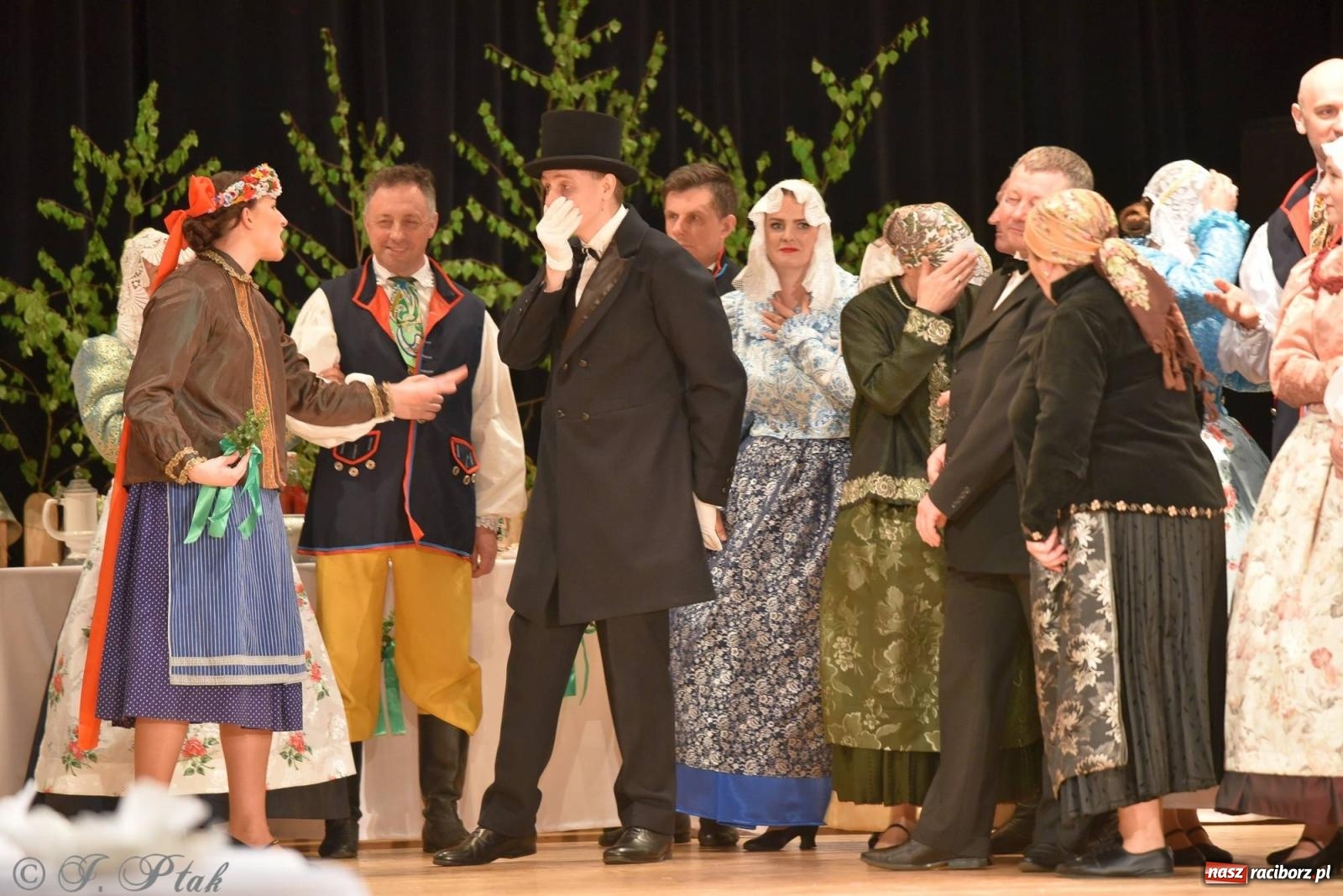 Zdjęcie w galerii na portalu naszraciborz.pl: Źródło wystawiło w RCK Wesele śląskie. Piękne widowisko pełne folkloru [FOTO i WIDEO] wiadomości z regionu