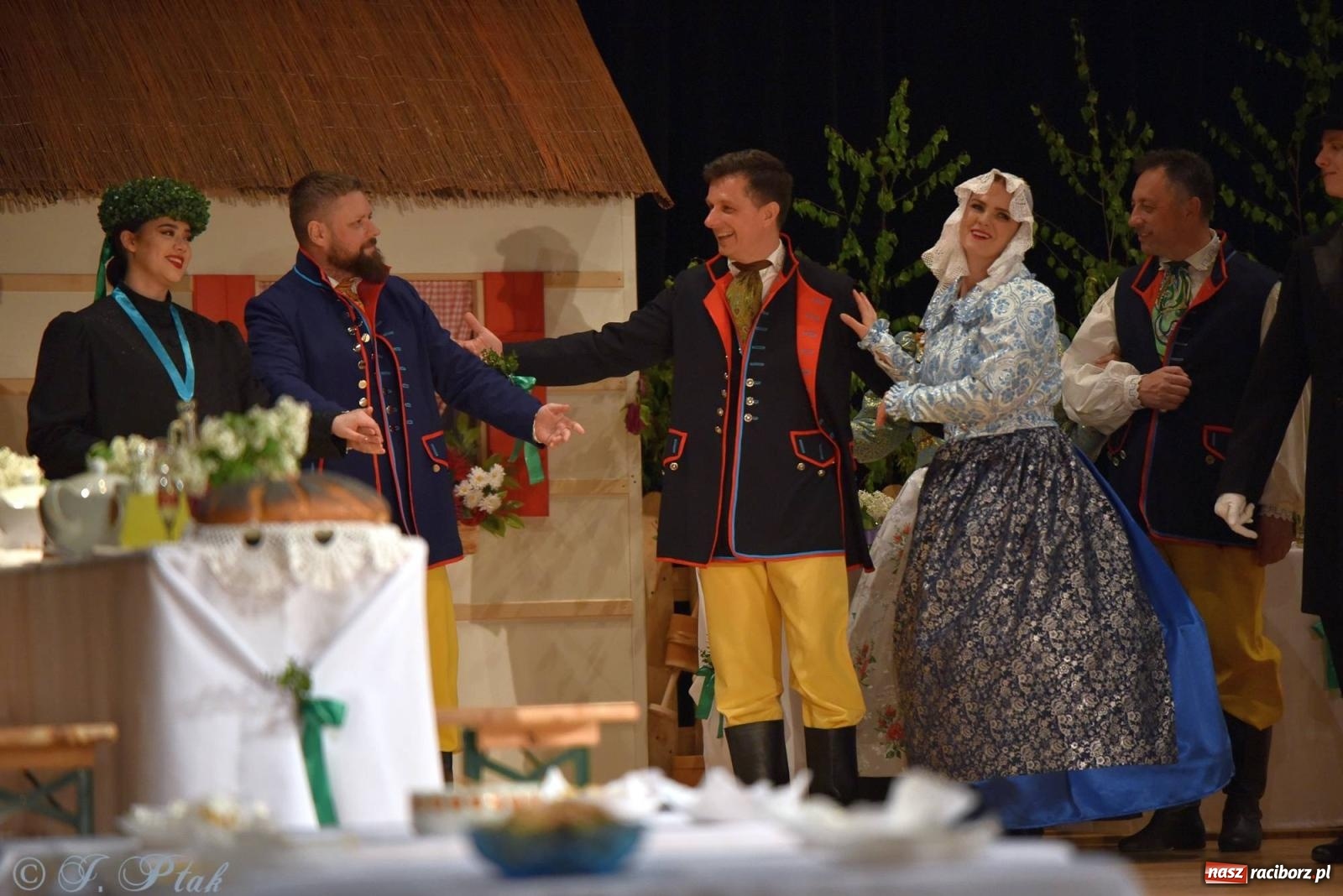 Zdjęcie w galerii na portalu naszraciborz.pl: Źródło wystawiło w RCK Wesele śląskie. Piękne widowisko pełne folkloru [FOTO i WIDEO] wiadomości z regionu