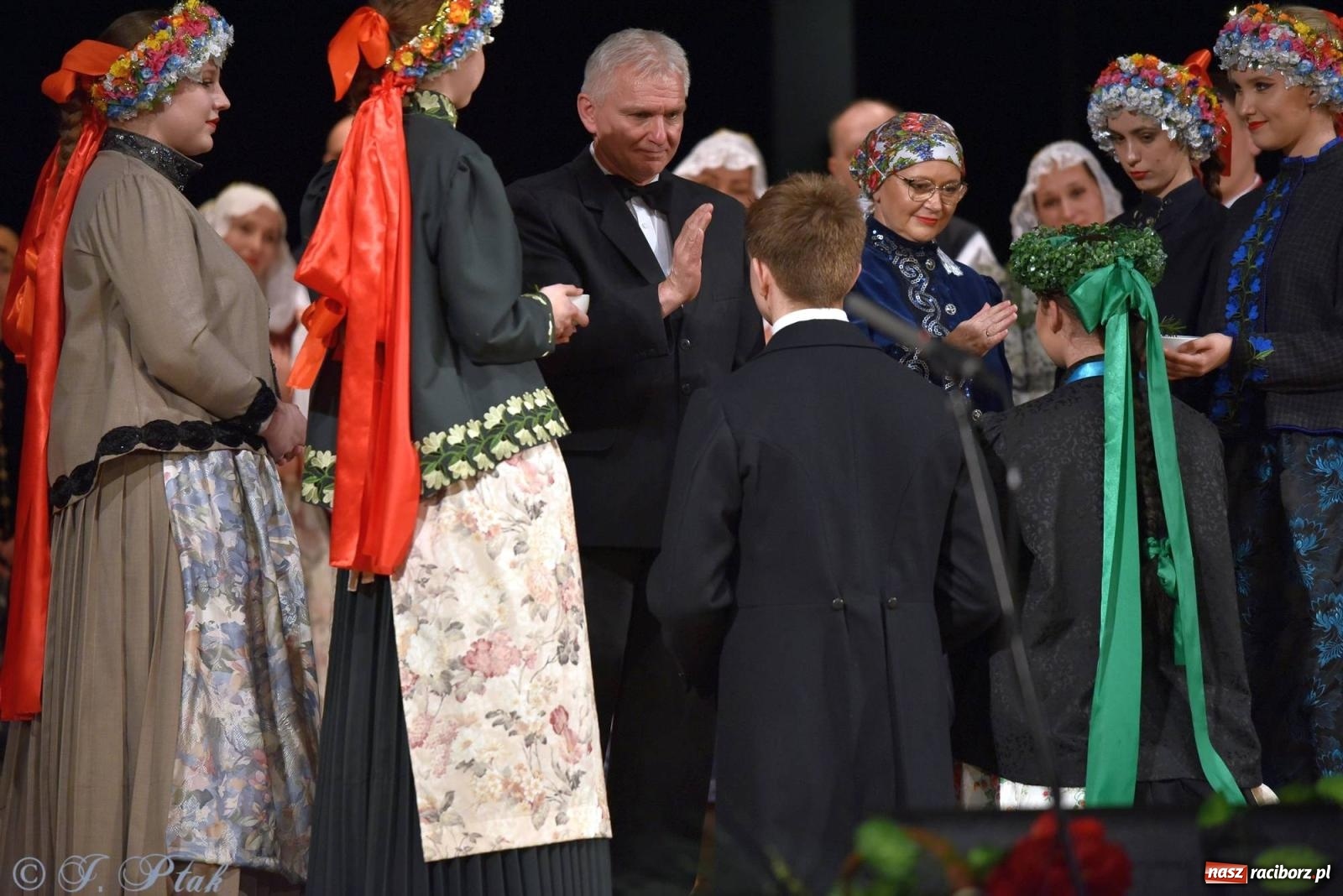 Zdjęcie w galerii na portalu naszraciborz.pl: Źródło wystawiło w RCK Wesele śląskie. Piękne widowisko pełne folkloru [FOTO i WIDEO] wiadomości z regionu