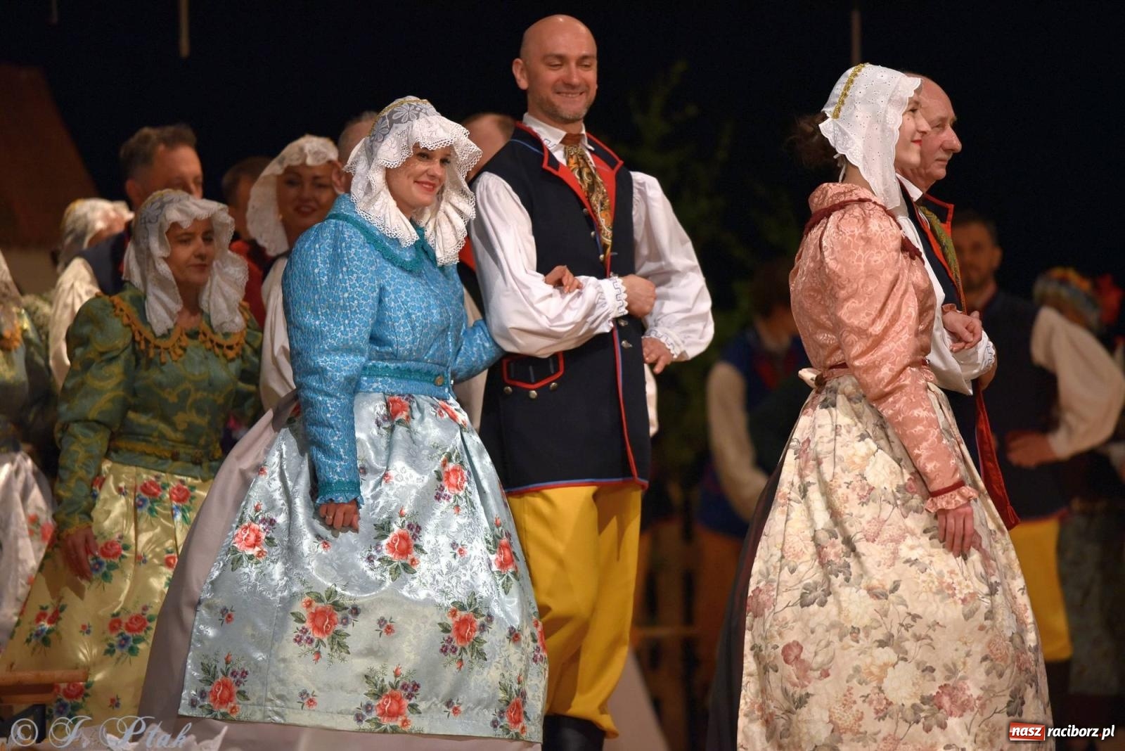 Zdjęcie w galerii na portalu naszraciborz.pl: Źródło wystawiło w RCK Wesele śląskie. Piękne widowisko pełne folkloru [FOTO i WIDEO] wiadomości z regionu