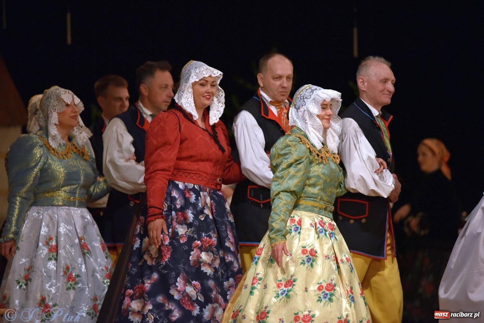 Zdjęcie w galerii na portalu naszraciborz.pl: Źródło wystawiło w RCK Wesele śląskie. Piękne widowisko pełne folkloru [FOTO i WIDEO] wiadomości z regionu