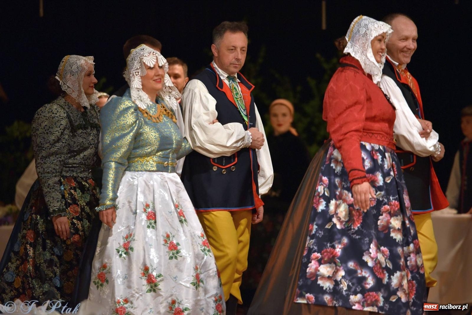Zdjęcie w galerii na portalu naszraciborz.pl: Źródło wystawiło w RCK Wesele śląskie. Piękne widowisko pełne folkloru [FOTO i WIDEO] wiadomości z regionu