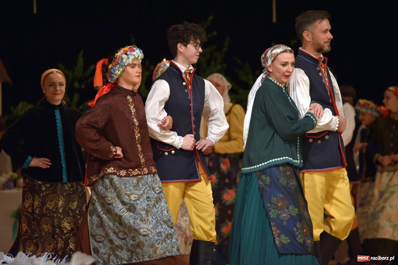 Zdjęcie w galerii na portalu naszraciborz.pl: Źródło wystawiło w RCK Wesele śląskie. Piękne widowisko pełne folkloru [FOTO i WIDEO] wiadomości z regionu