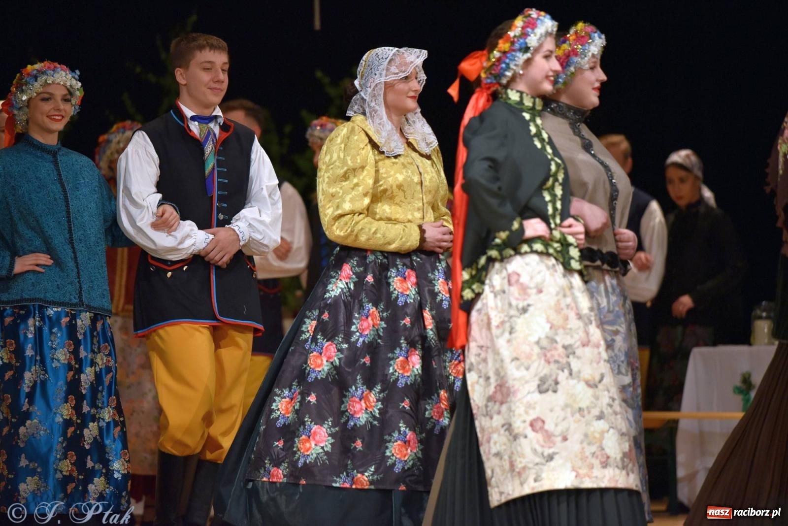 Zdjęcie w galerii na portalu naszraciborz.pl: Źródło wystawiło w RCK Wesele śląskie. Piękne widowisko pełne folkloru [FOTO i WIDEO] wiadomości z regionu