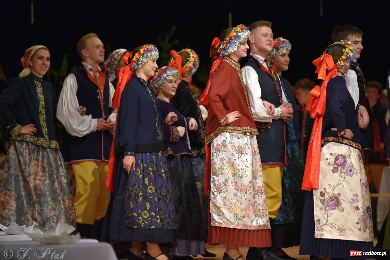 Zdjęcie w galerii na portalu naszraciborz.pl: Źródło wystawiło w RCK Wesele śląskie. Piękne widowisko pełne folkloru [FOTO i WIDEO] wiadomości z regionu