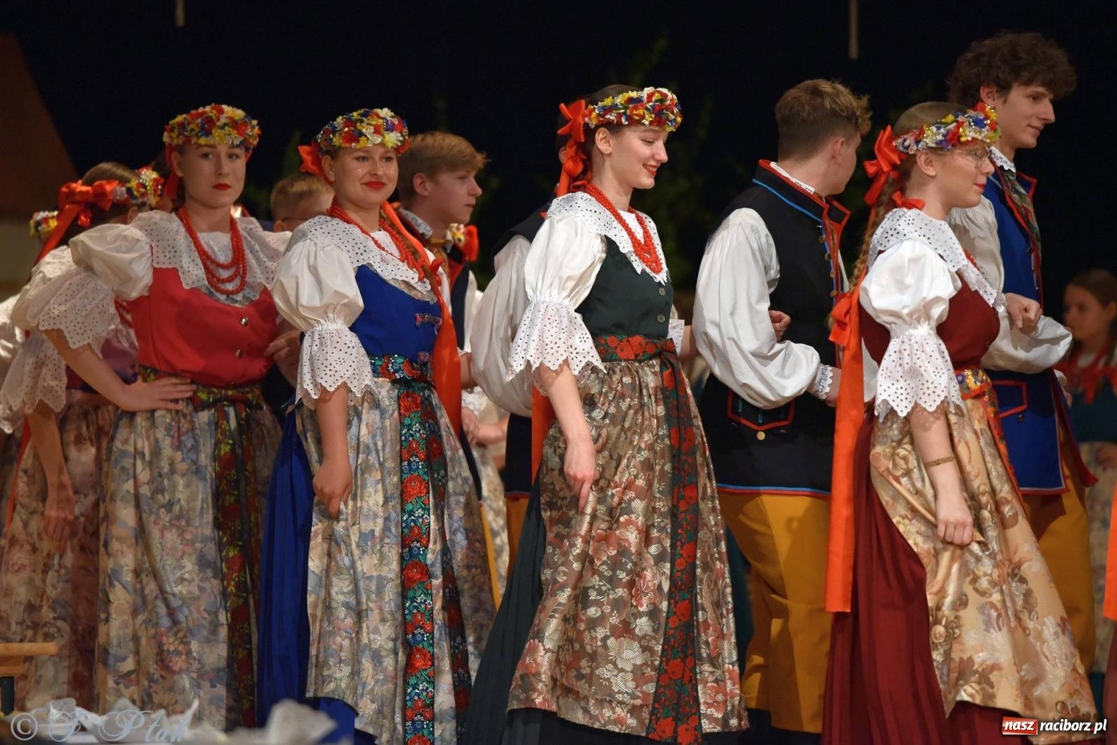 Zdjęcie w galerii na portalu naszraciborz.pl: Źródło wystawiło w RCK Wesele śląskie. Piękne widowisko pełne folkloru [FOTO i WIDEO] wiadomości z regionu