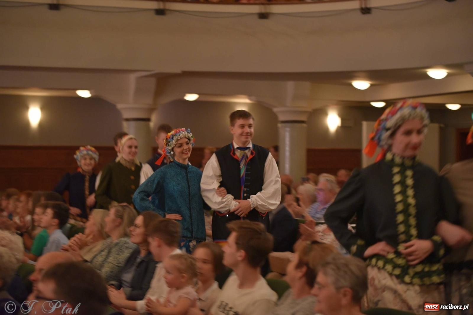 Zdjęcie w galerii na portalu naszraciborz.pl: Źródło wystawiło w RCK Wesele śląskie. Piękne widowisko pełne folkloru [FOTO i WIDEO] wiadomości z regionu