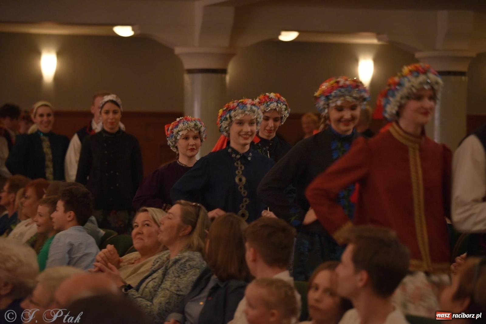 Zdjęcie w galerii na portalu naszraciborz.pl: Źródło wystawiło w RCK Wesele śląskie. Piękne widowisko pełne folkloru [FOTO i WIDEO] wiadomości z regionu