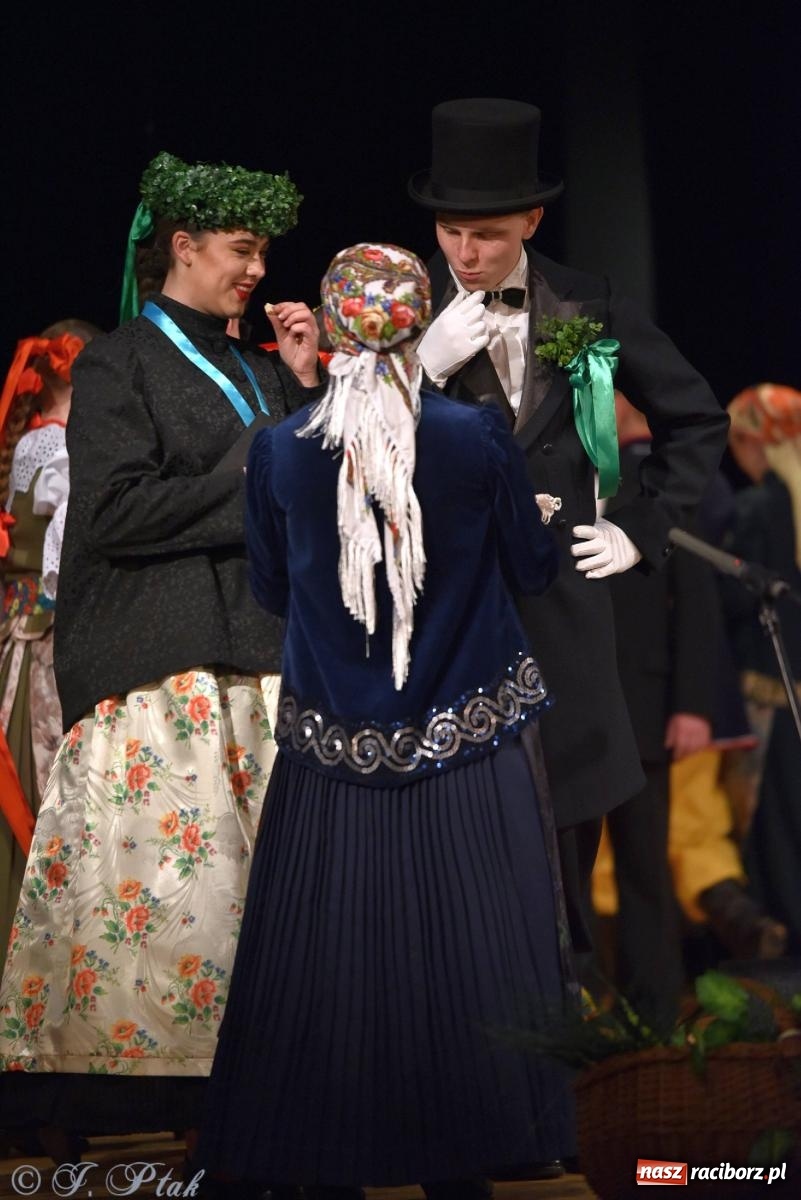 Zdjęcie w galerii na portalu naszraciborz.pl: Źródło wystawiło w RCK Wesele śląskie. Piękne widowisko pełne folkloru [FOTO i WIDEO] wiadomości z regionu