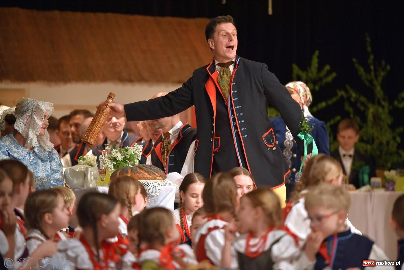 Zdjęcie w galerii na portalu naszraciborz.pl: Źródło wystawiło w RCK Wesele śląskie. Piękne widowisko pełne folkloru [FOTO i WIDEO] wiadomości z regionu