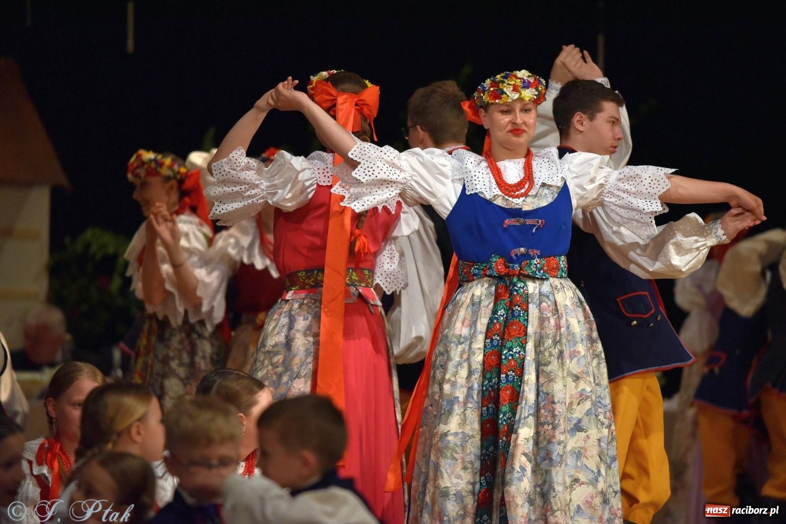 Zdjęcie w galerii na portalu naszraciborz.pl: Źródło wystawiło w RCK Wesele śląskie. Piękne widowisko pełne folkloru [FOTO i WIDEO] wiadomości z regionu