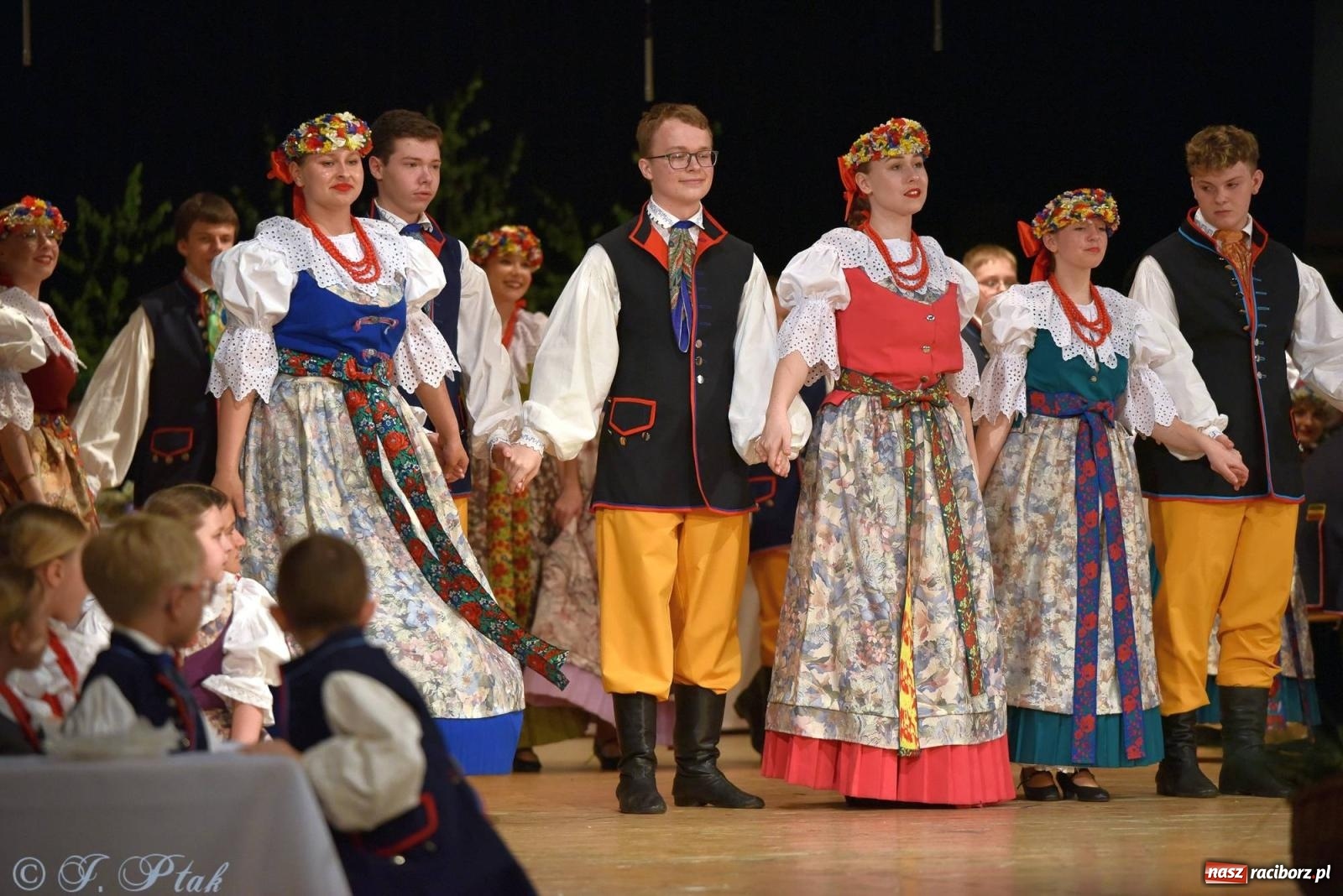 Zdjęcie w galerii na portalu naszraciborz.pl: Źródło wystawiło w RCK Wesele śląskie. Piękne widowisko pełne folkloru [FOTO i WIDEO] wiadomości z regionu