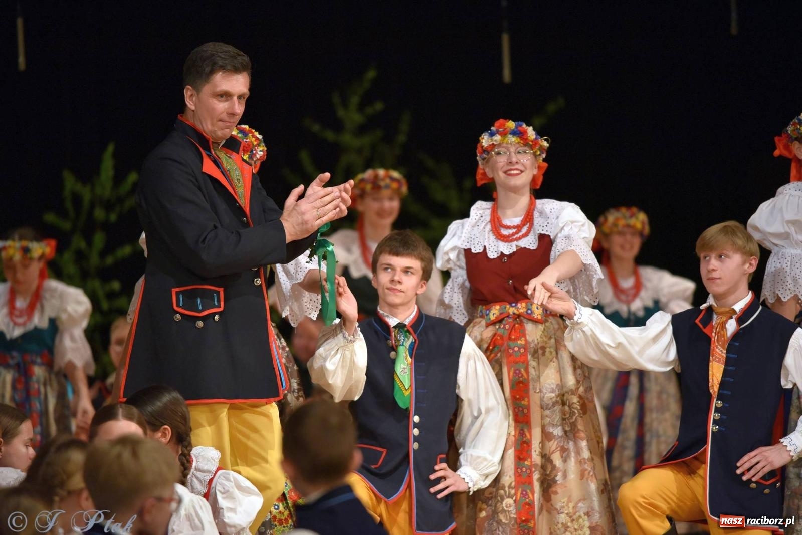 Zdjęcie w galerii na portalu naszraciborz.pl: Źródło wystawiło w RCK Wesele śląskie. Piękne widowisko pełne folkloru [FOTO i WIDEO] wiadomości z regionu