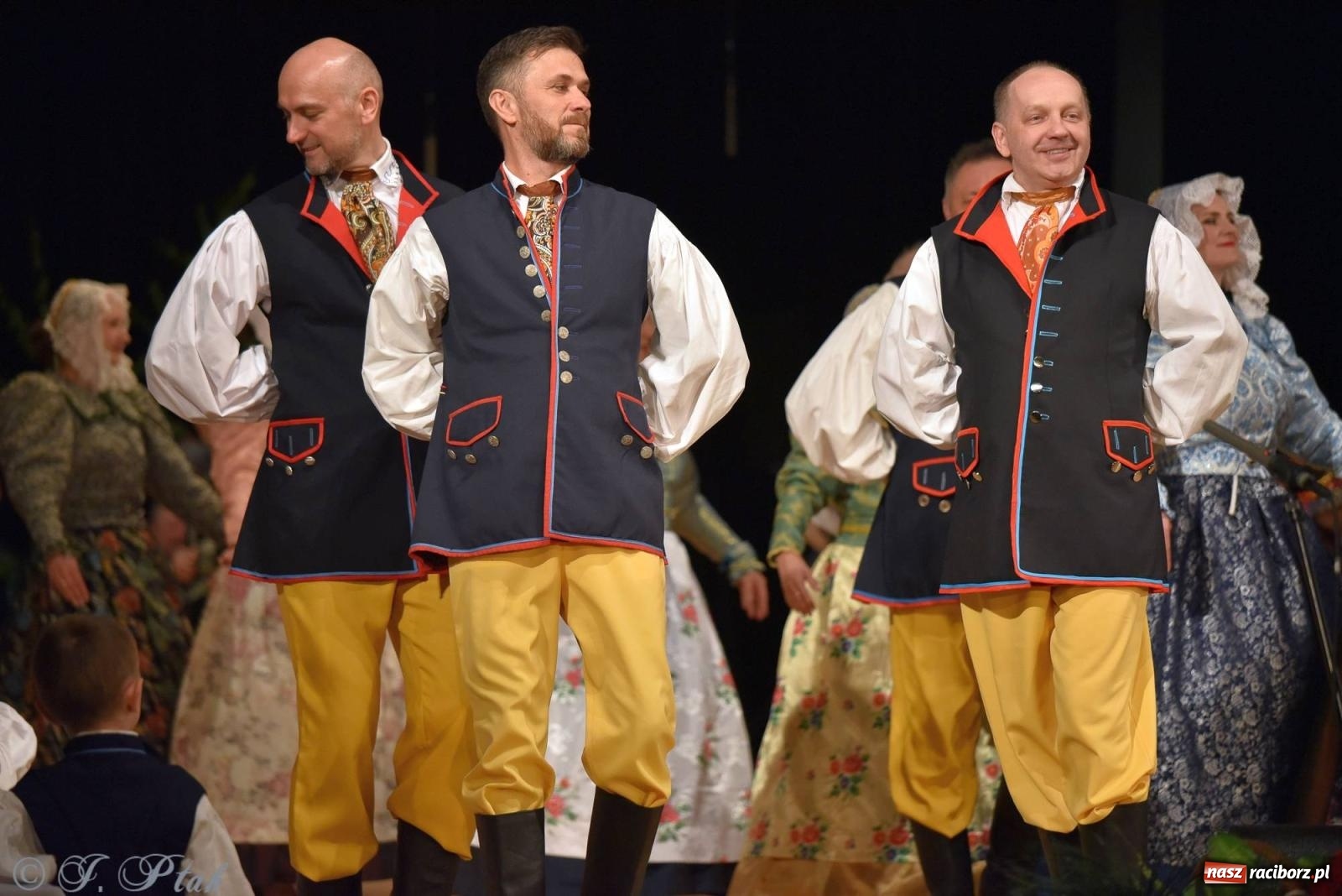 Zdjęcie w galerii na portalu naszraciborz.pl: Źródło wystawiło w RCK Wesele śląskie. Piękne widowisko pełne folkloru [FOTO i WIDEO] wiadomości z regionu