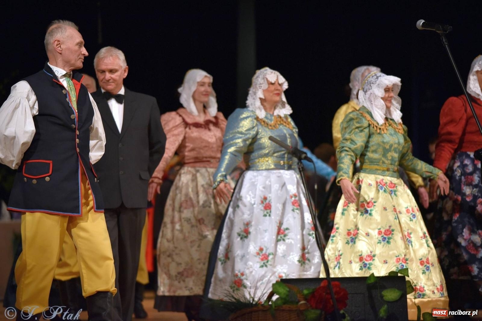 Zdjęcie w galerii na portalu naszraciborz.pl: Źródło wystawiło w RCK Wesele śląskie. Piękne widowisko pełne folkloru [FOTO i WIDEO] wiadomości z regionu