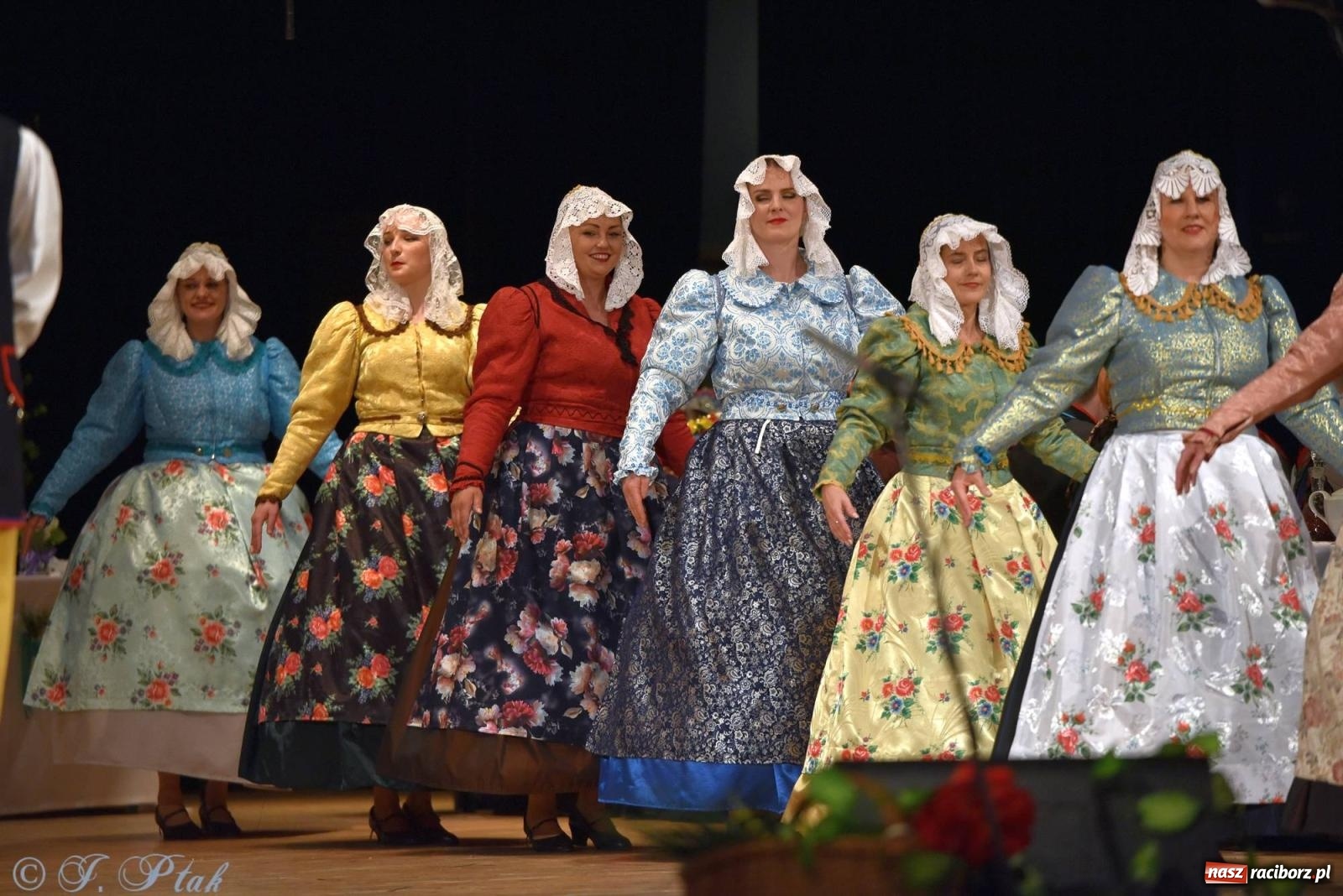 Zdjęcie w galerii na portalu naszraciborz.pl: Źródło wystawiło w RCK Wesele śląskie. Piękne widowisko pełne folkloru [FOTO i WIDEO] wiadomości z regionu