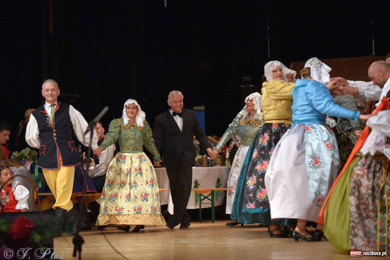 Zdjęcie w galerii na portalu naszraciborz.pl: Źródło wystawiło w RCK Wesele śląskie. Piękne widowisko pełne folkloru [FOTO i WIDEO] wiadomości z regionu