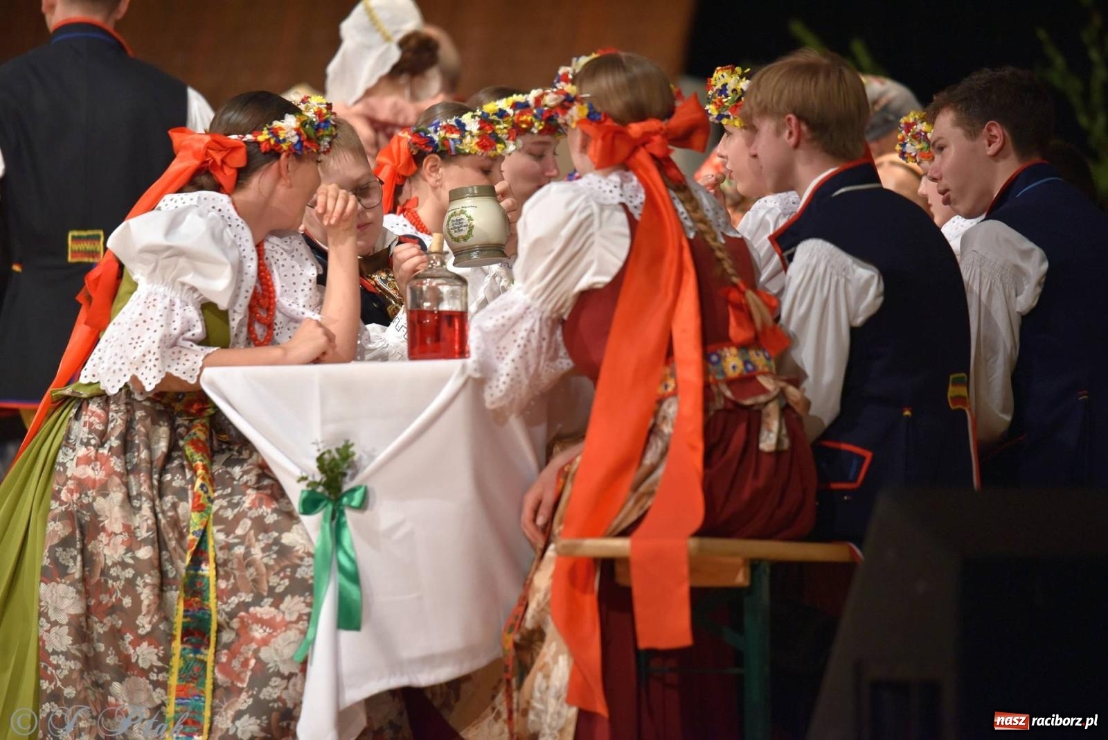 Zdjęcie w galerii na portalu naszraciborz.pl: Źródło wystawiło w RCK Wesele śląskie. Piękne widowisko pełne folkloru [FOTO i WIDEO] wiadomości z regionu