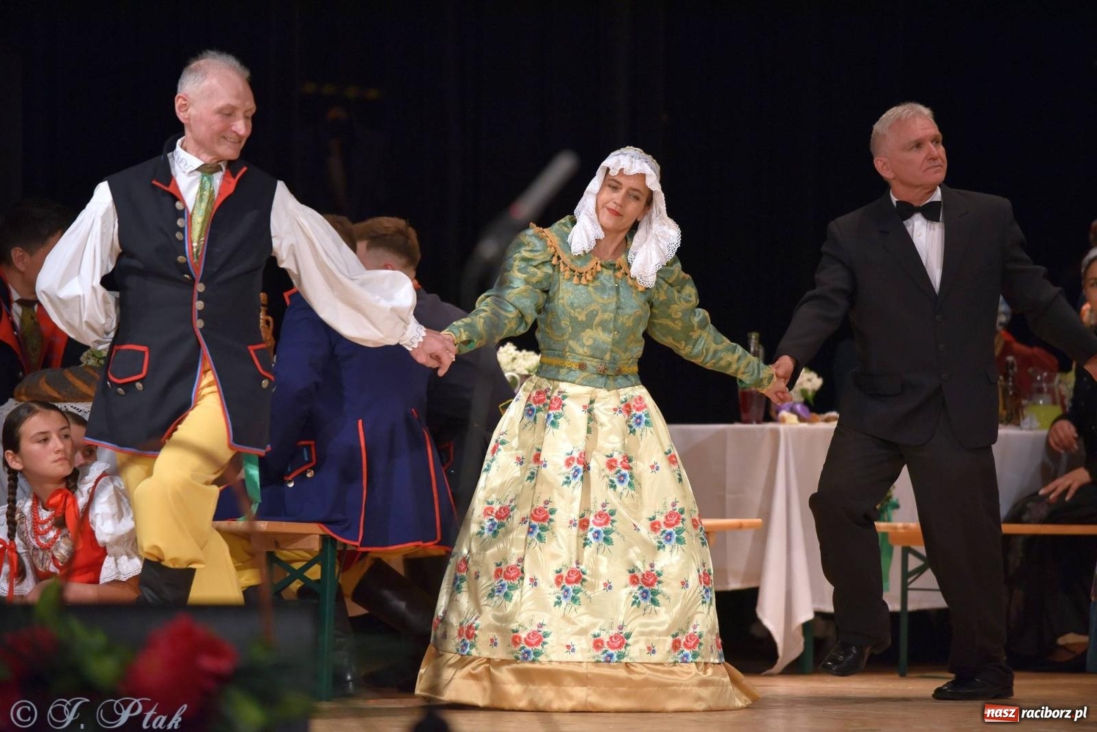 Zdjęcie w galerii na portalu naszraciborz.pl: Źródło wystawiło w RCK Wesele śląskie. Piękne widowisko pełne folkloru [FOTO i WIDEO] wiadomości z regionu