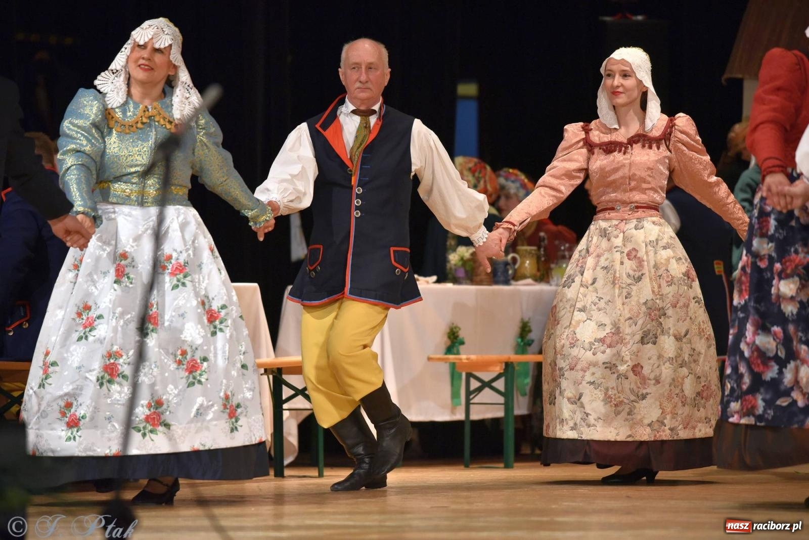 Zdjęcie w galerii na portalu naszraciborz.pl: Źródło wystawiło w RCK Wesele śląskie. Piękne widowisko pełne folkloru [FOTO i WIDEO] wiadomości z regionu