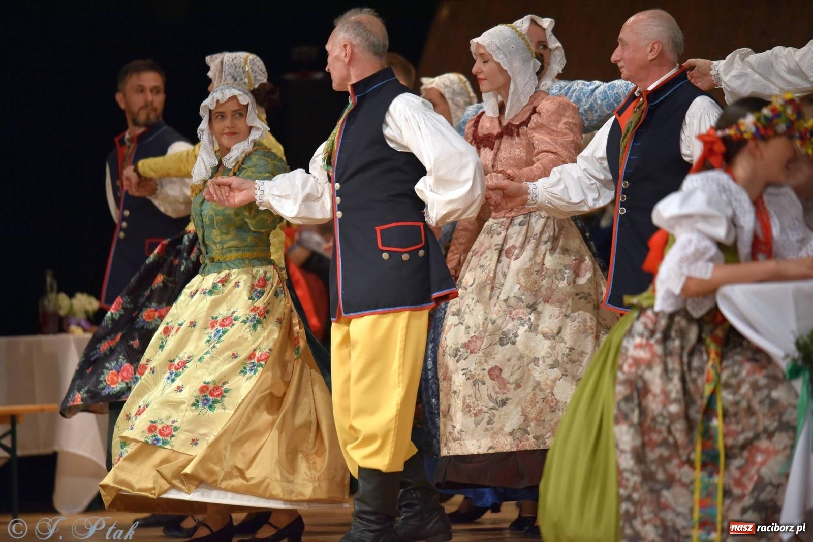 Zdjęcie w galerii na portalu naszraciborz.pl: Źródło wystawiło w RCK Wesele śląskie. Piękne widowisko pełne folkloru [FOTO i WIDEO] wiadomości z regionu