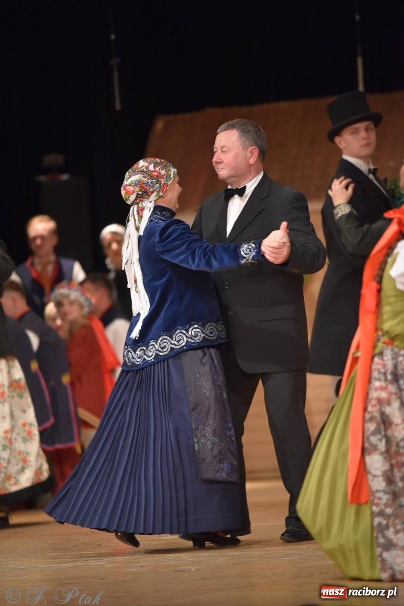 Zdjęcie w galerii na portalu naszraciborz.pl: Źródło wystawiło w RCK Wesele śląskie. Piękne widowisko pełne folkloru [FOTO i WIDEO] wiadomości z regionu