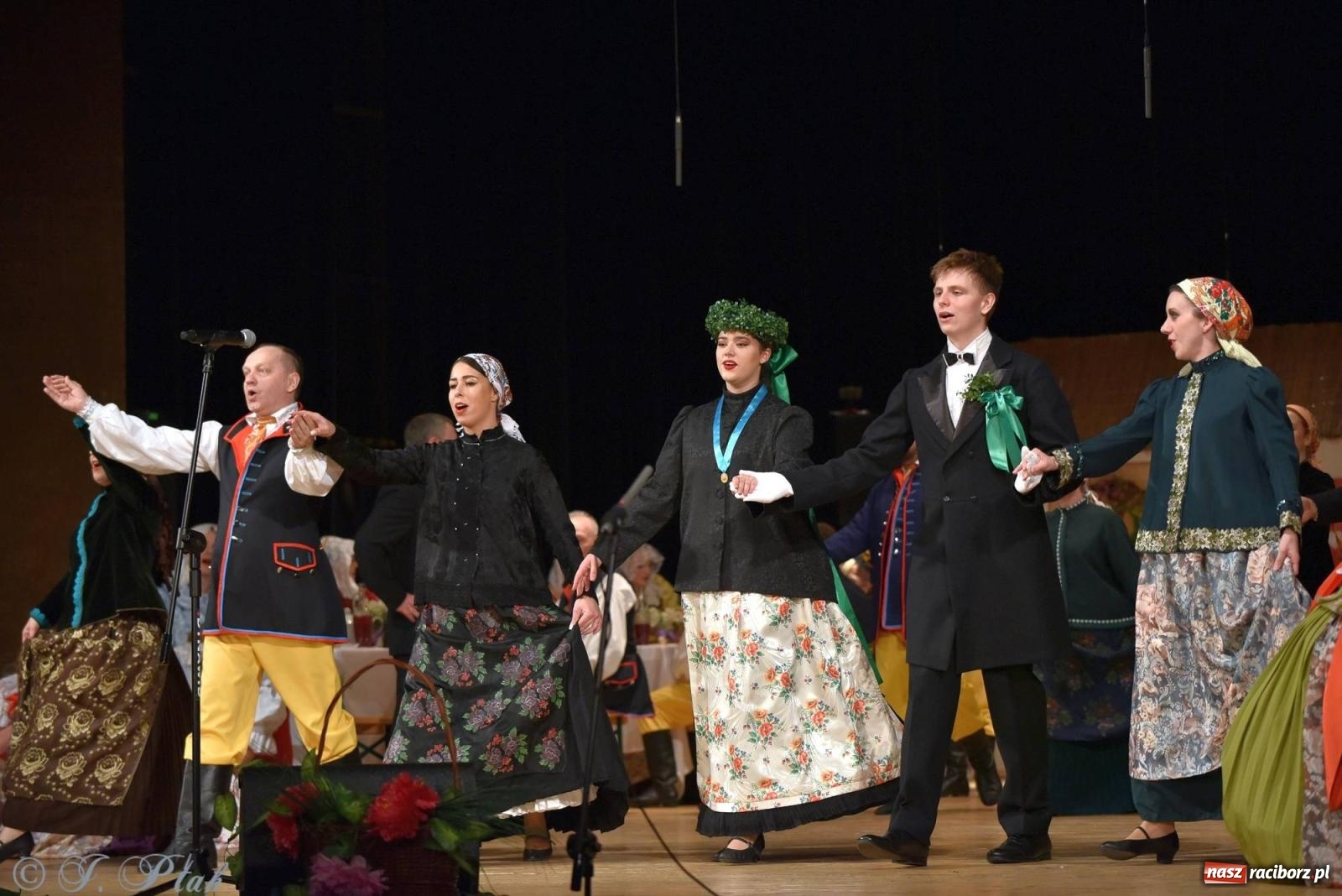 Zdjęcie w galerii na portalu naszraciborz.pl: Źródło wystawiło w RCK Wesele śląskie. Piękne widowisko pełne folkloru [FOTO i WIDEO] wiadomości z regionu