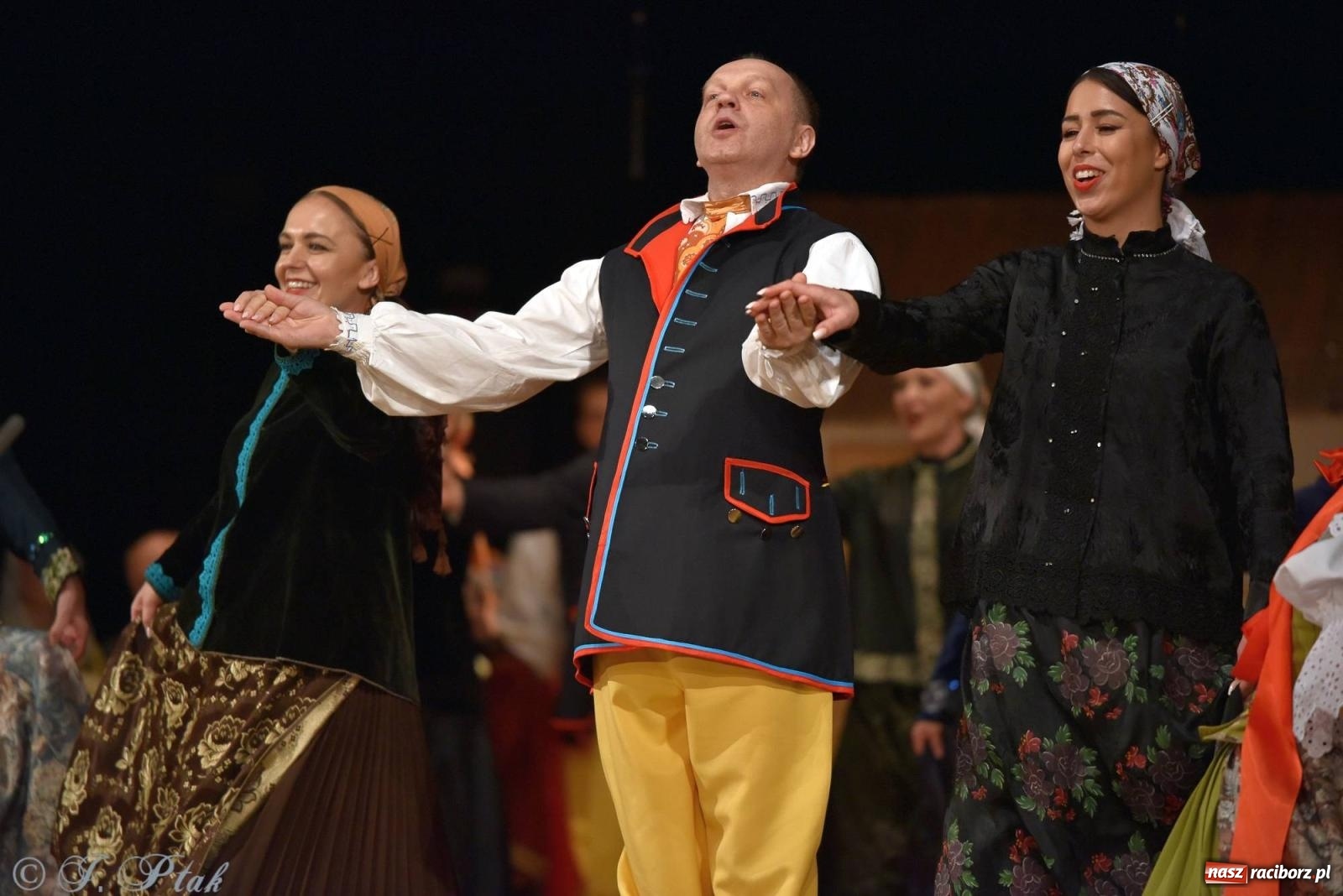 Zdjęcie w galerii na portalu naszraciborz.pl: Źródło wystawiło w RCK Wesele śląskie. Piękne widowisko pełne folkloru [FOTO i WIDEO] wiadomości z regionu