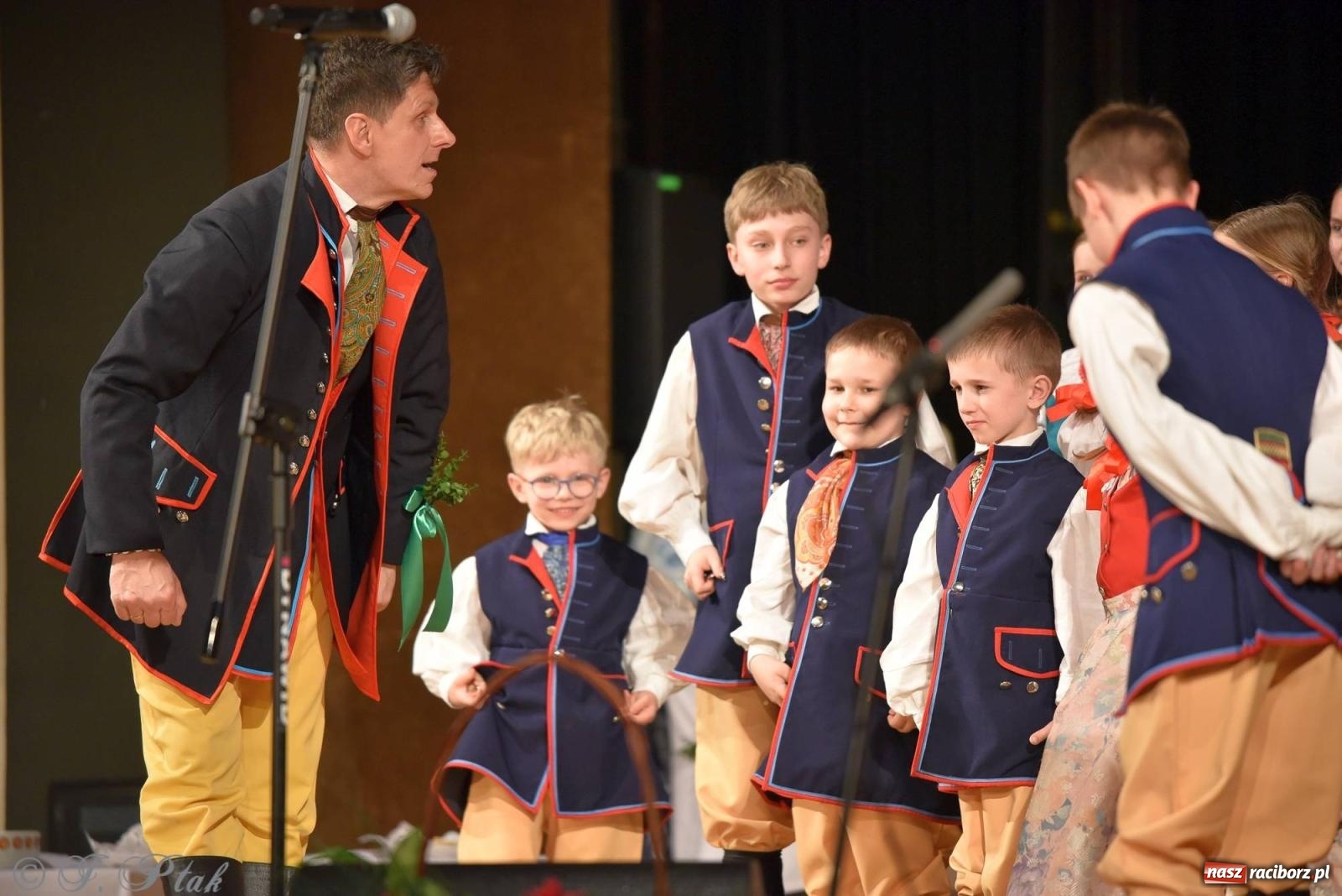 Zdjęcie w galerii na portalu naszraciborz.pl: Źródło wystawiło w RCK Wesele śląskie. Piękne widowisko pełne folkloru [FOTO i WIDEO] wiadomości z regionu