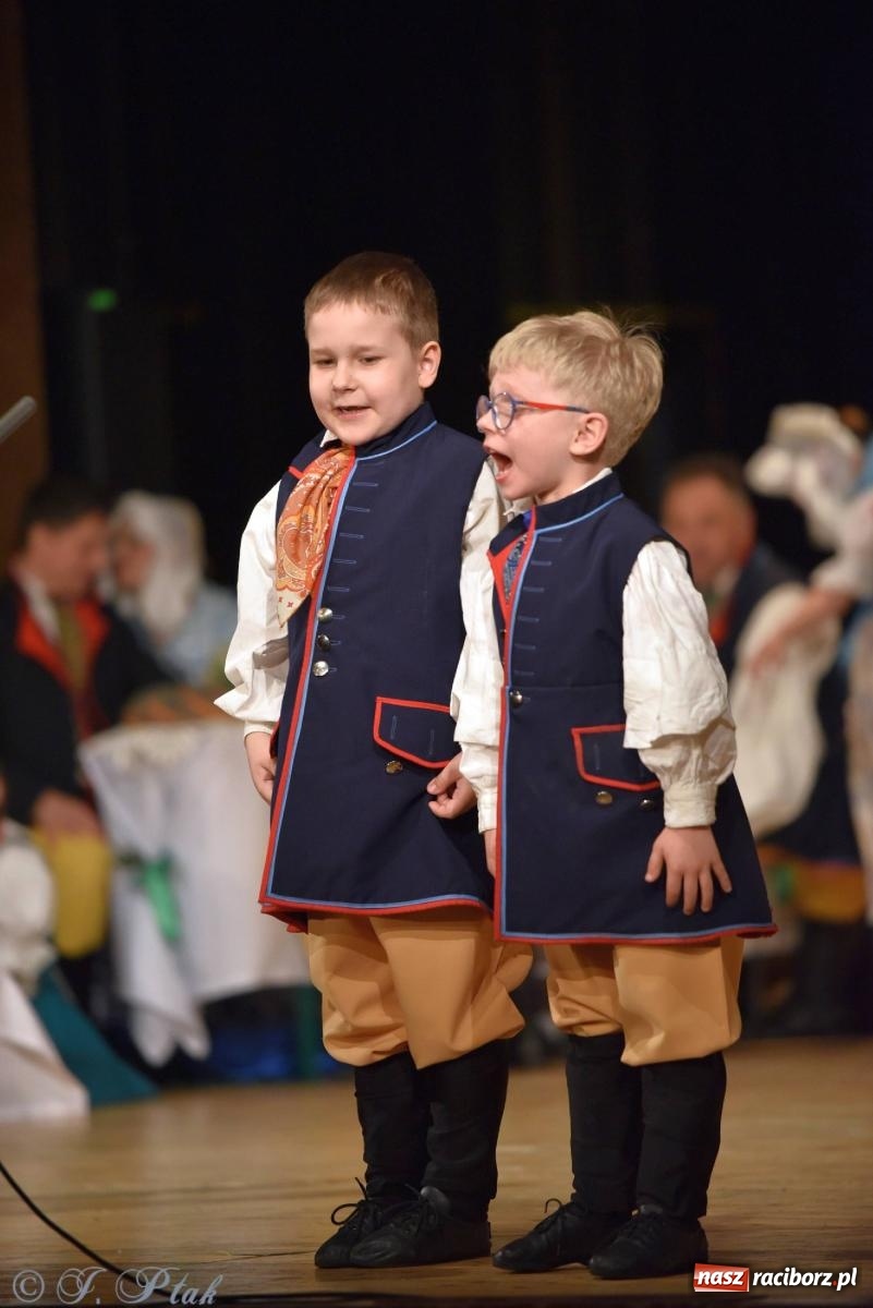 Zdjęcie w galerii na portalu naszraciborz.pl: Źródło wystawiło w RCK Wesele śląskie. Piękne widowisko pełne folkloru [FOTO i WIDEO] wiadomości z regionu